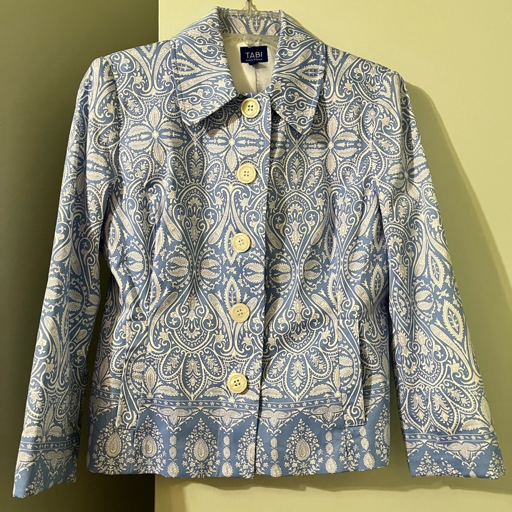 Paisley Floral 97% Cotton Blue & White Blazer by Tabi dainty and smart